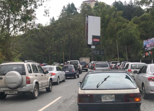 Reportan FUERTE RETRASO en la carretera Panamericana sentido Caracas #4May (Foto)