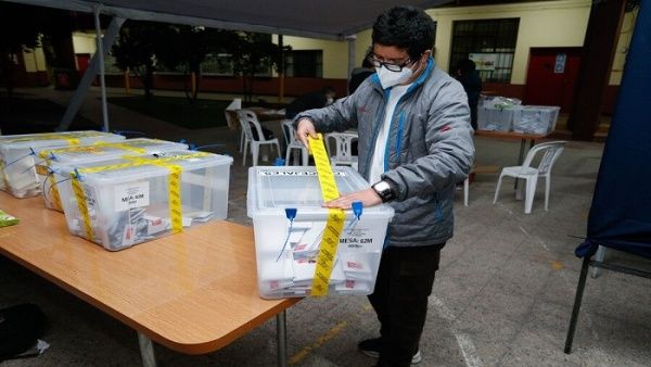 Autoridades sanitarias de Chile piden no celebrar resultados de los megacomicios