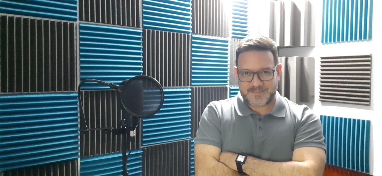 El hombre detrás de la voz: Abelardo Oseches el Voice-Over que llega a cualquier parte del mundo