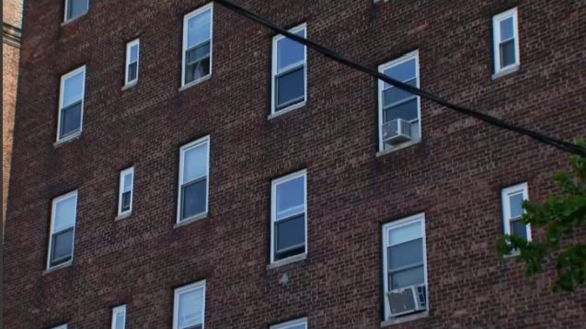 Niño de cuatro años cayó desde el sexto piso de un edificio en Nueva Jersey