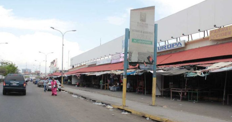 Semana radical en Zulia: Comercios obligados a pagar cuota en dólares para trabajar