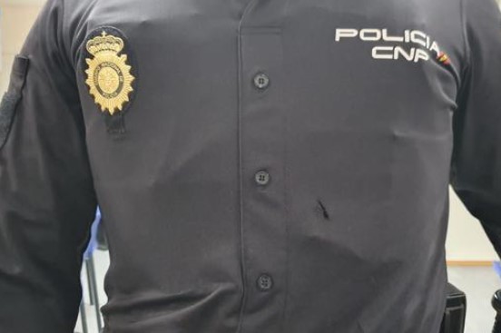 Intentó asesinar a dos policías en España luego de tener un mal día en el trabajo