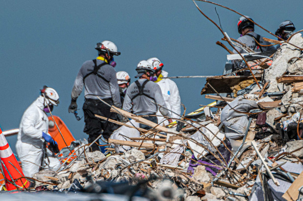 “Nunca nos rendiremos”: Socorristas en Miami describen esfuerzos de búsqueda y rescate desgarradores