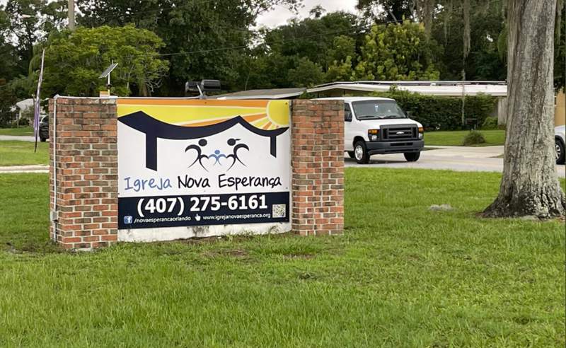 Un árbol le cayó encima a un hombre y le causó la muerte en Orlando