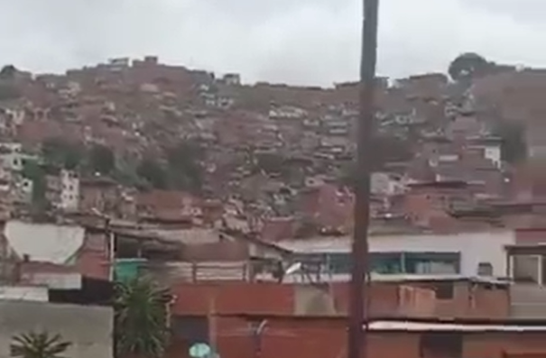 Vecinos de El Cementerio protestan con un fuerte cacerolazo contra los enfrentamientos de la Cota 905 #8Jul (VIDEOS)