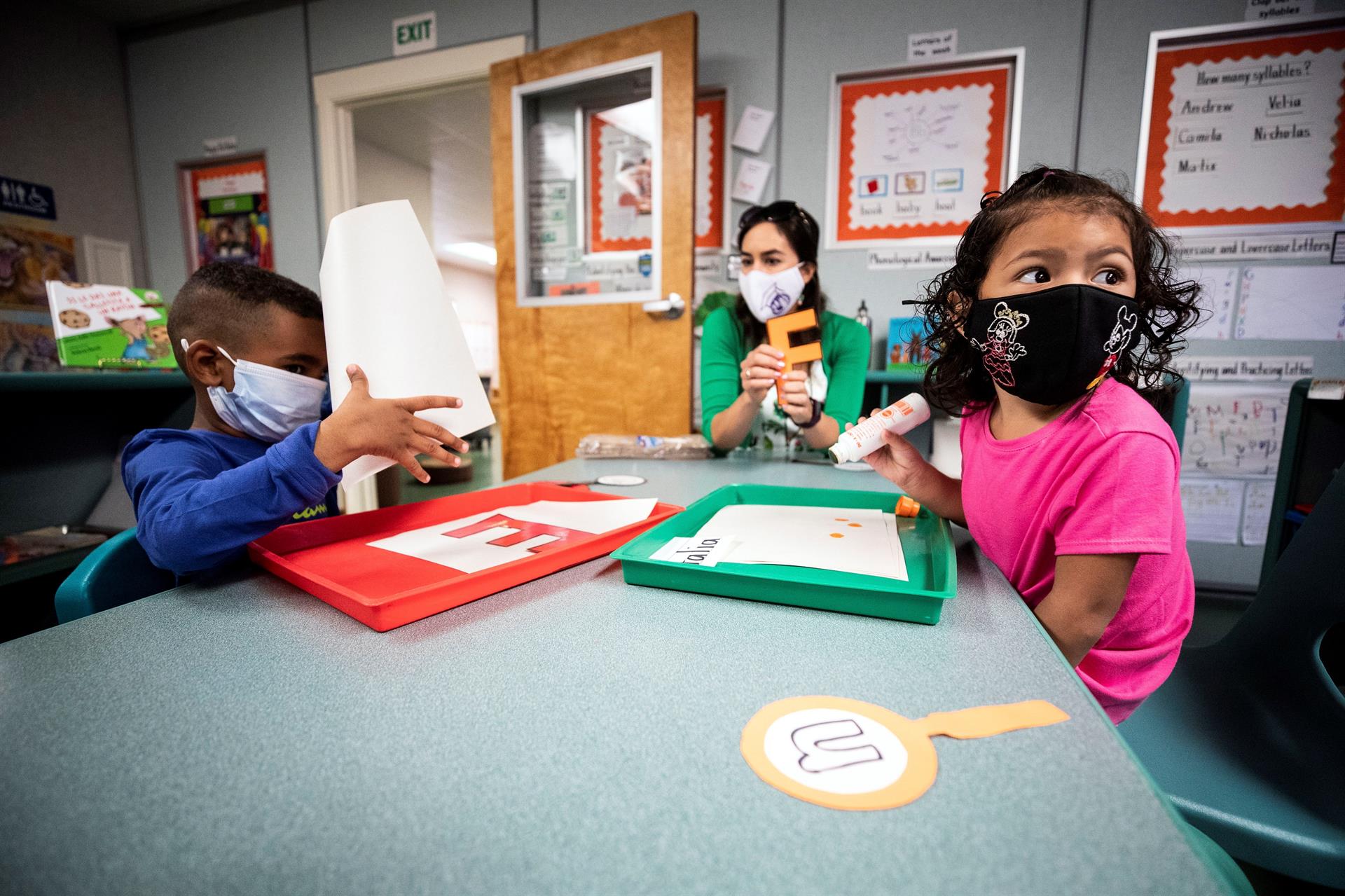 Rebelión en pro de los tapabocas en las escuelas de Florida crea tensión con autoridades