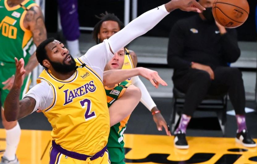 EN VIDEO: Momento en el que estrella de la NBA rescató a su hijo de dos años tras caer a la piscina