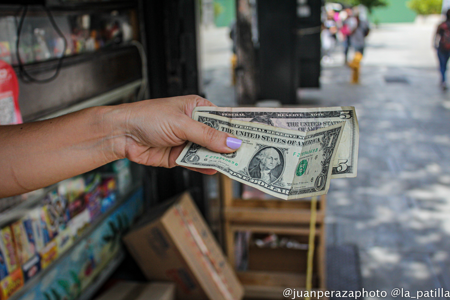 Régimen busca aprovecharse de la dolarización dando duro golpe al bolsillo de los venezolanos