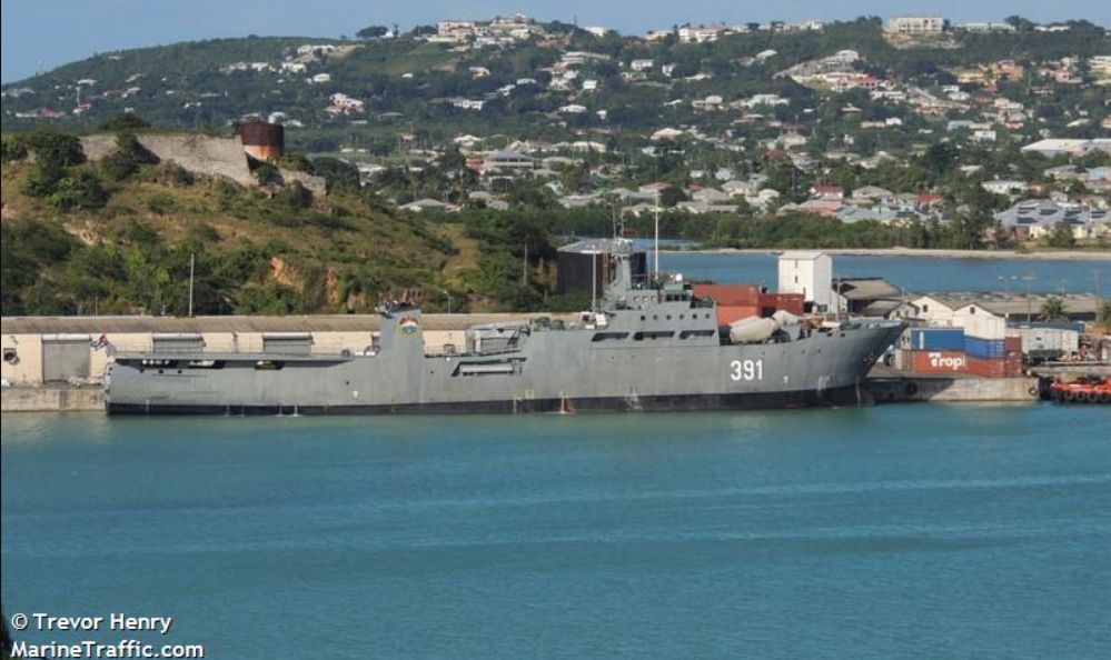 Fragata de guerra cubana arribó silenciosamente al puerto de La Guaira