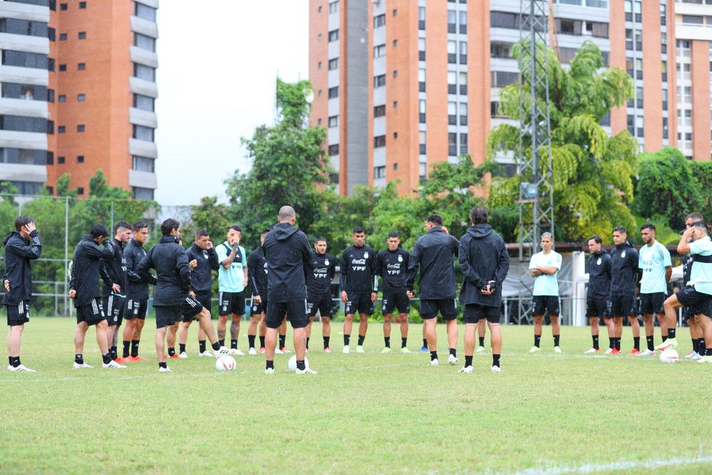 Argentina entrenó en Caracas y Leo González dirigió su primera práctica vinotinto