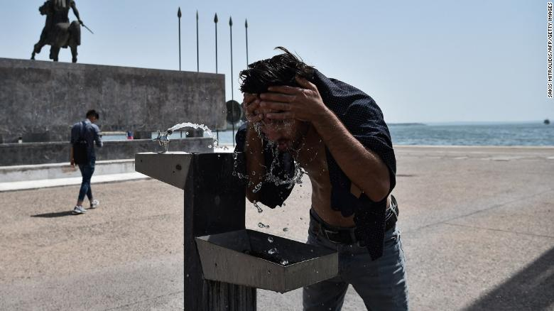 Cuáles son las causas de la histórica ola de calor que está “cocinando” a Europa