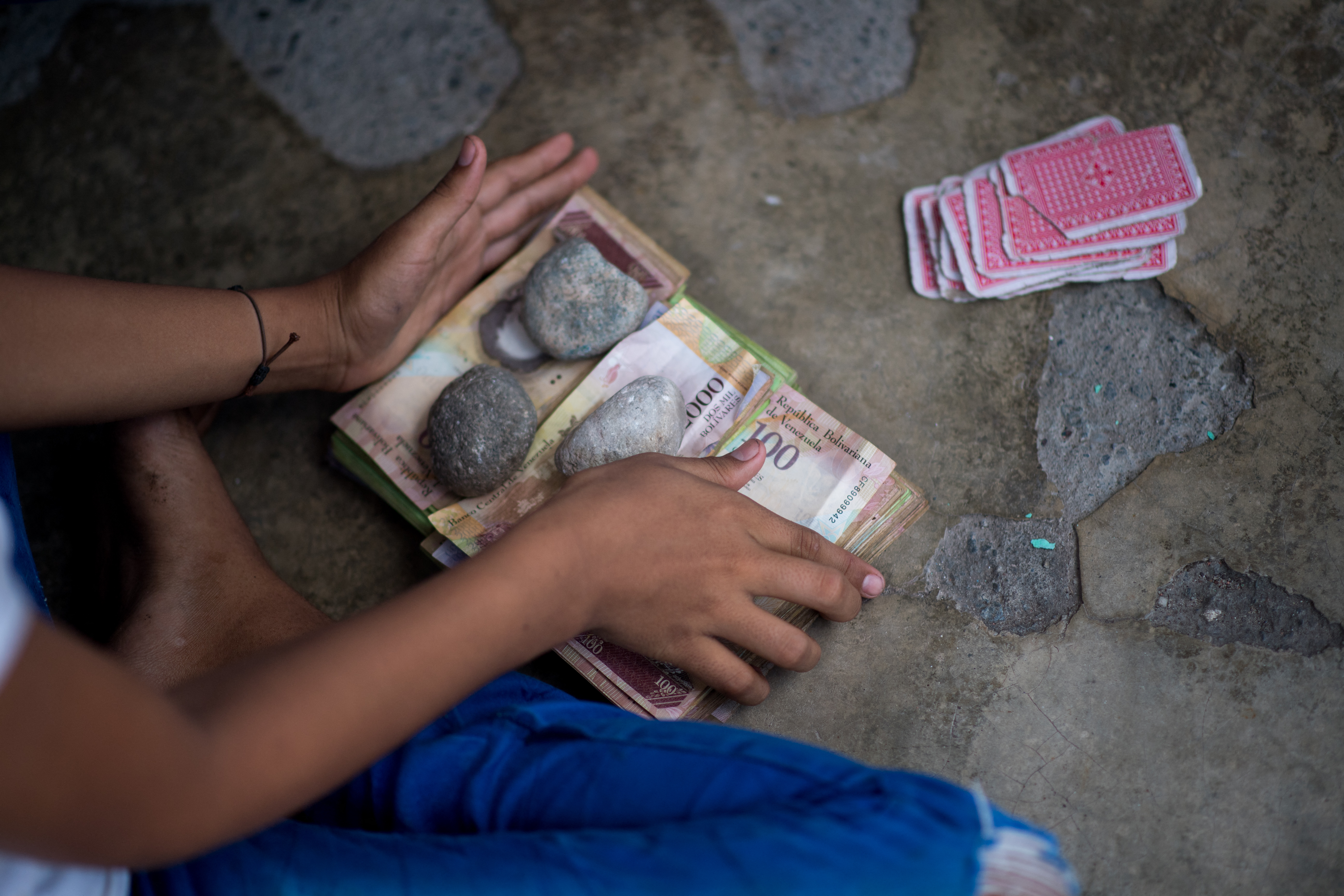 Niños venezolanos, obligados a trabajar en las calles para sobrevivir