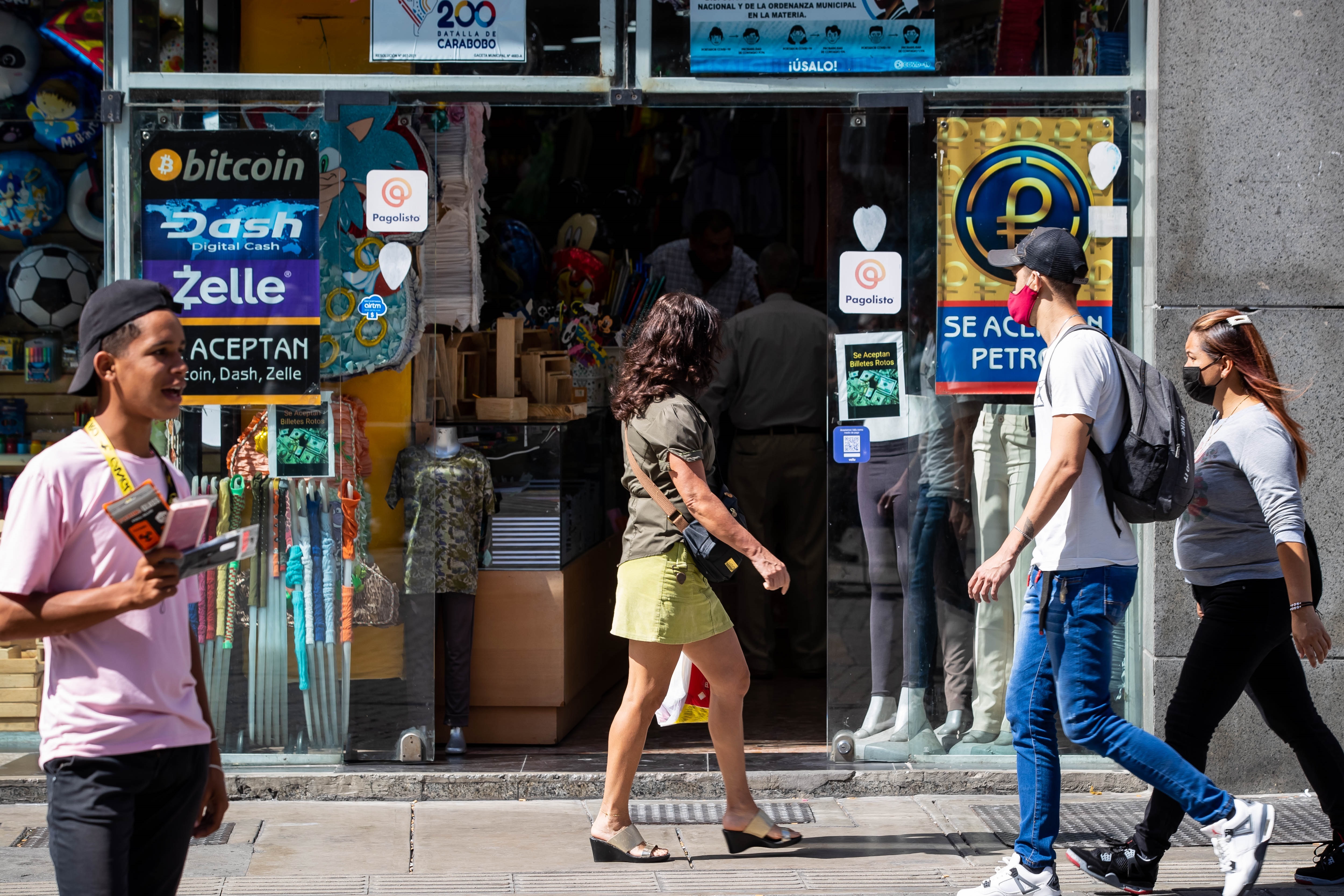 Dudas, incertidumbre e indiferencia, los venezolanos ante su nueva moneda (Fotos)