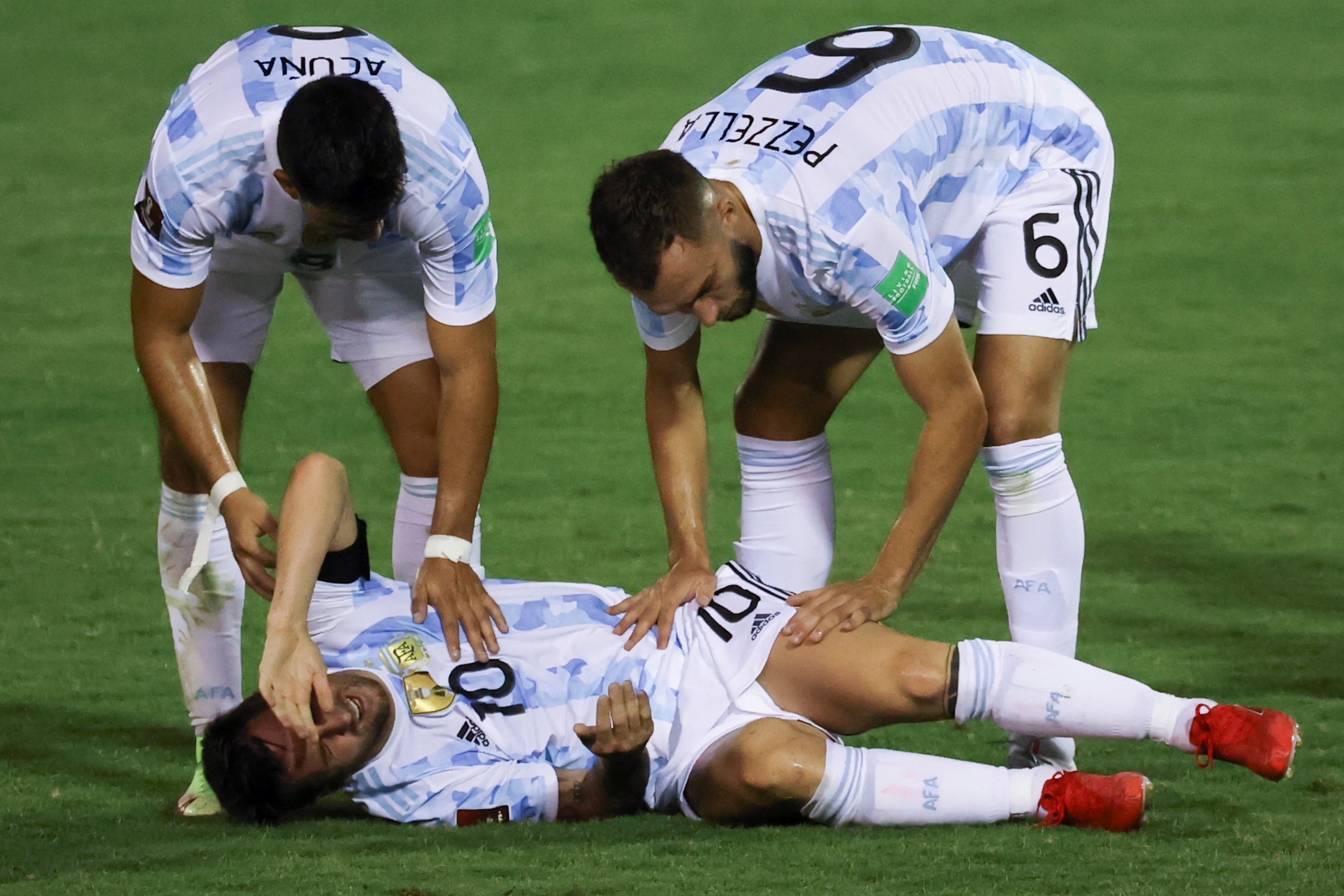 Conmebol reveló audio del VAR sobre la brutal patada de Martínez a Messi (Video)