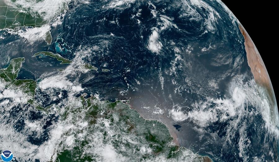 Tormenta Larry se fortalece en el Atlántico y puede que se convierta en huracán