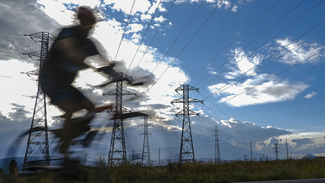 Nuevo récord en la tarifa de electricidad en España presiona al gobierno a buscar medidas para reducir el costo