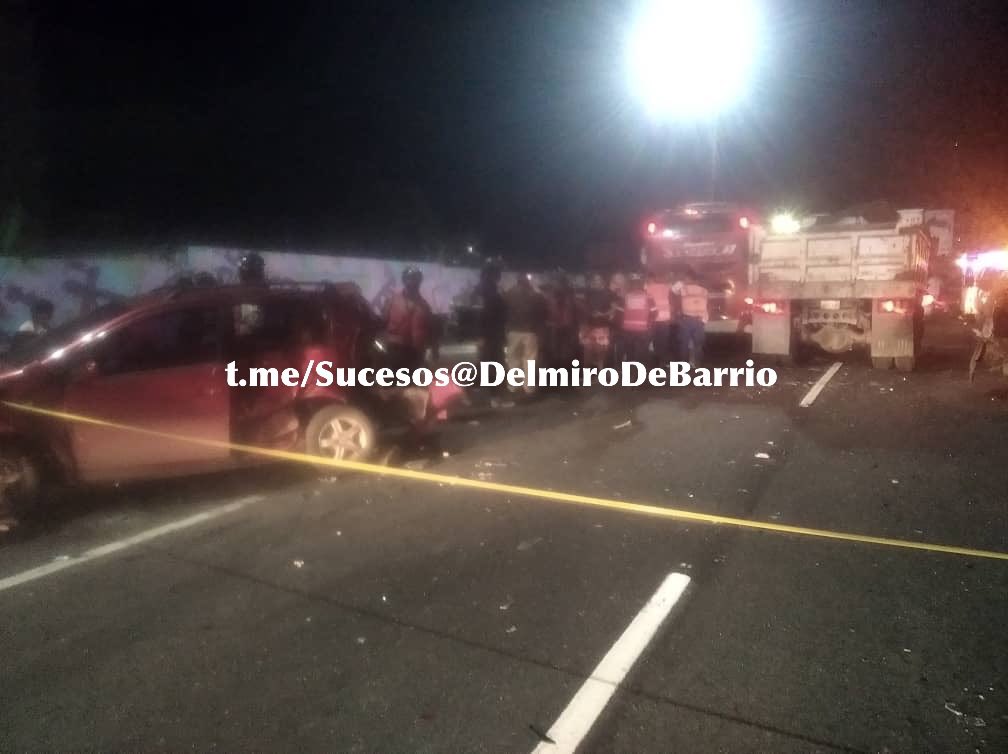 En Fotos: Vehículo cayó al río Guaire en múltiple choque a la altura de El Paraíso 