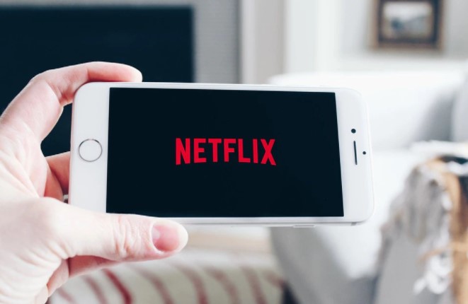 Trabajo soñado: Puedes ganar dinero con solo mirar Netflix y jugar videojuegos… pero hay una condición