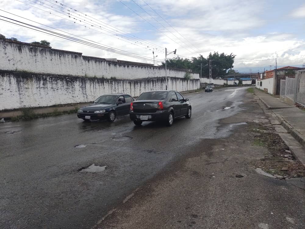 Mientras los hogares de San Cristóbal están sin suministro, un bote de agua causa incontables accidentes de tránsito (FOTOS)