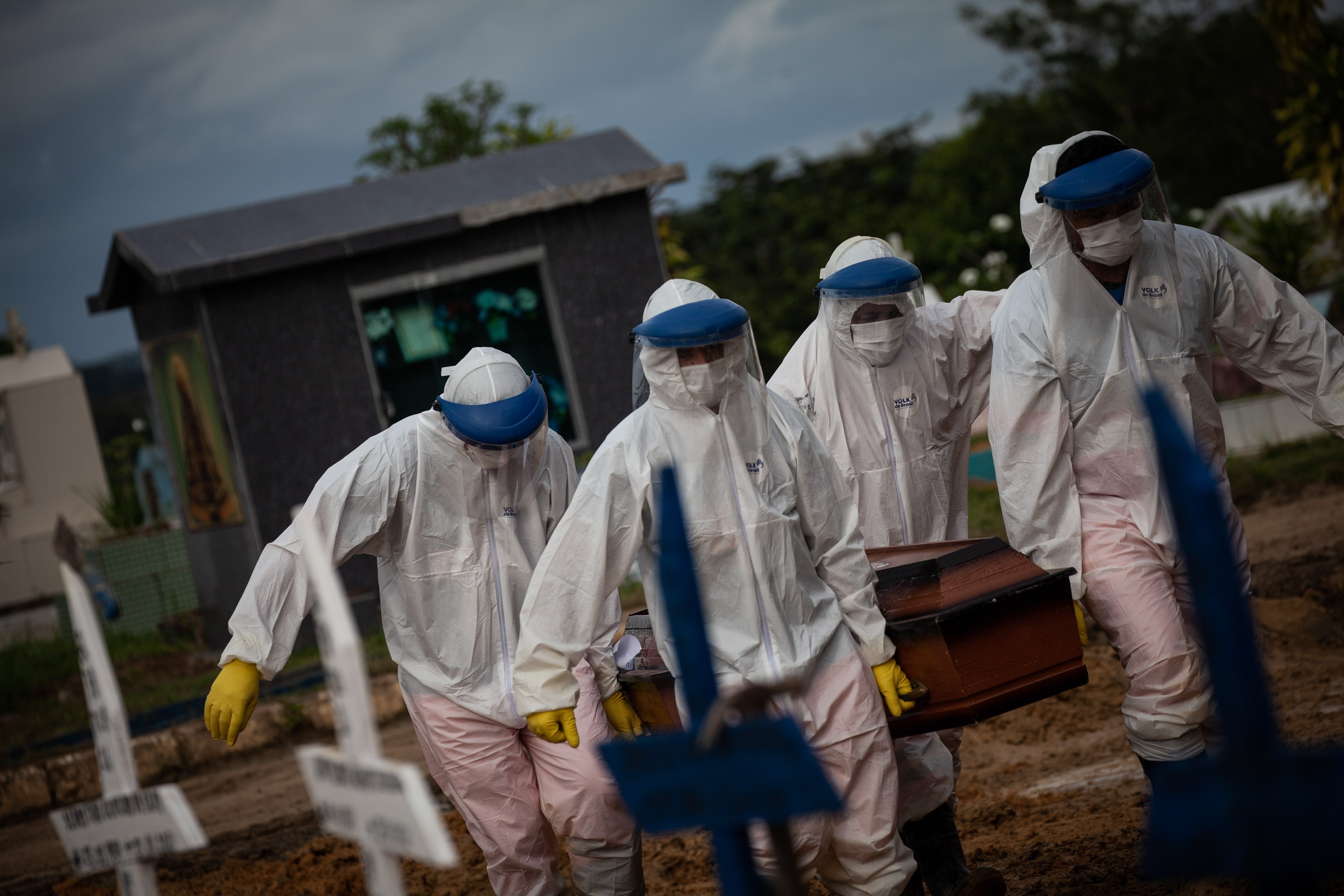 Brasil rozó las 591 mil muertes por Covid-19, aunque cifras siguen a la baja