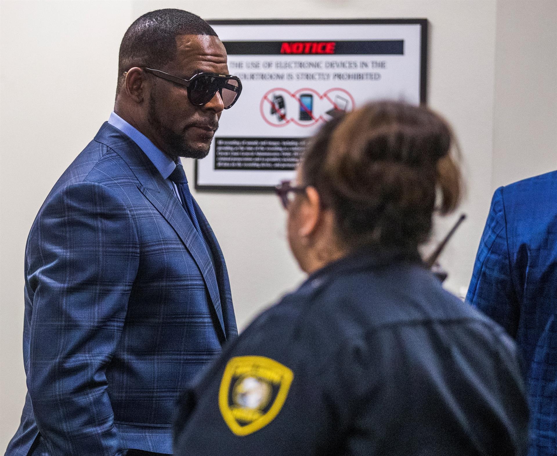 Cantante R. Kelly decide no testificar en su juicio por tráfico sexual