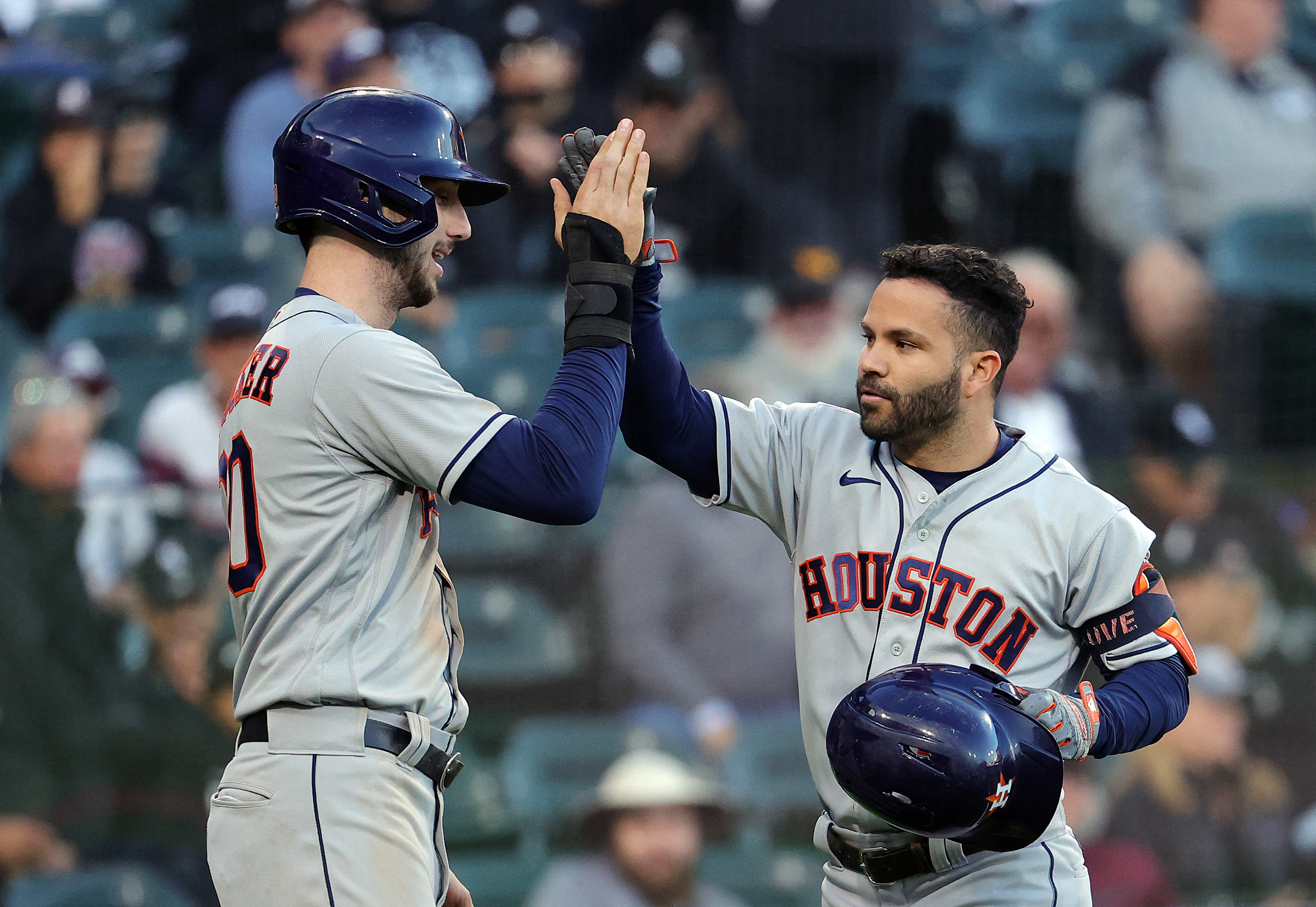 Altuve, segundo bateador con más jonrones en postemporada tras “bambinazo” en el cuarto juego de la Serie Mundial