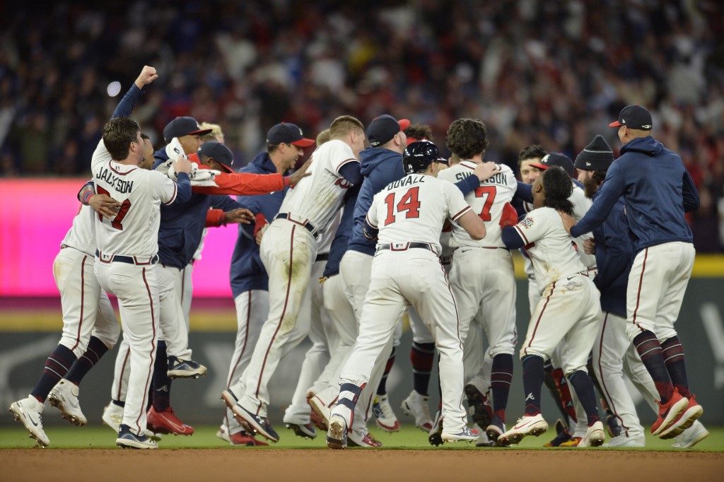 Bravos dejaron en el terreno a los Dodgers con batazo de Riley