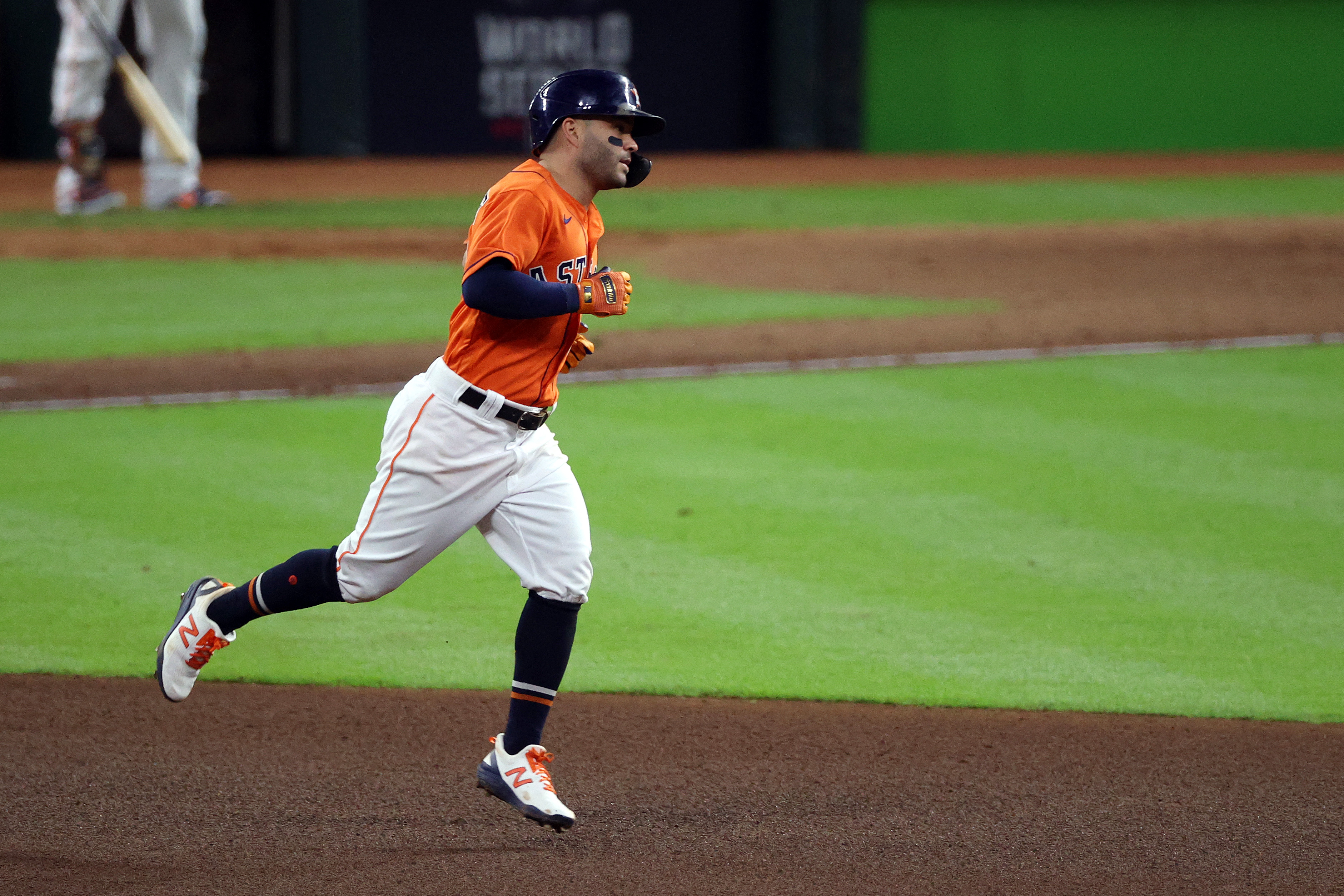 EN VIDEO: Así se ve José Altuve corriendo las bases, desde el espacio