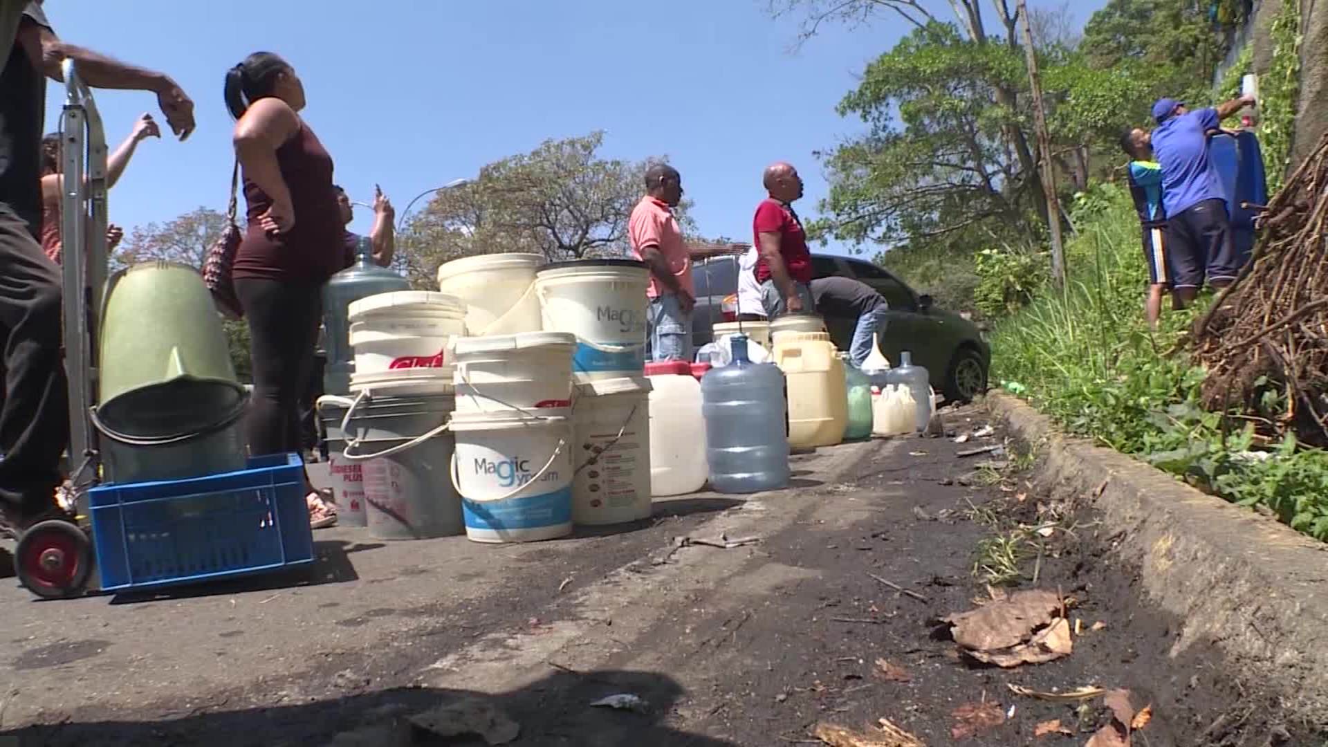 Crece el desespero en los larenses tras más de 100 horas sin agua