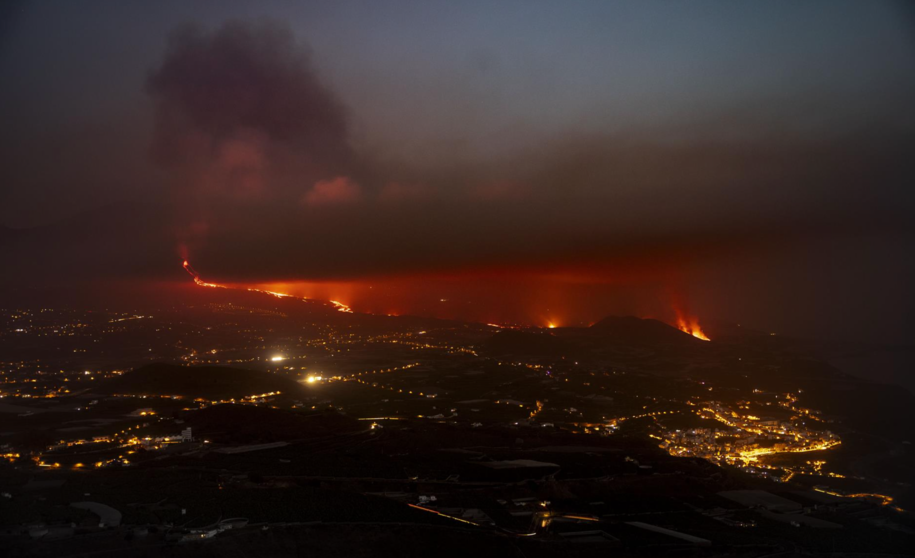 Se derrumba parte del cono principal del volcán de La Palma