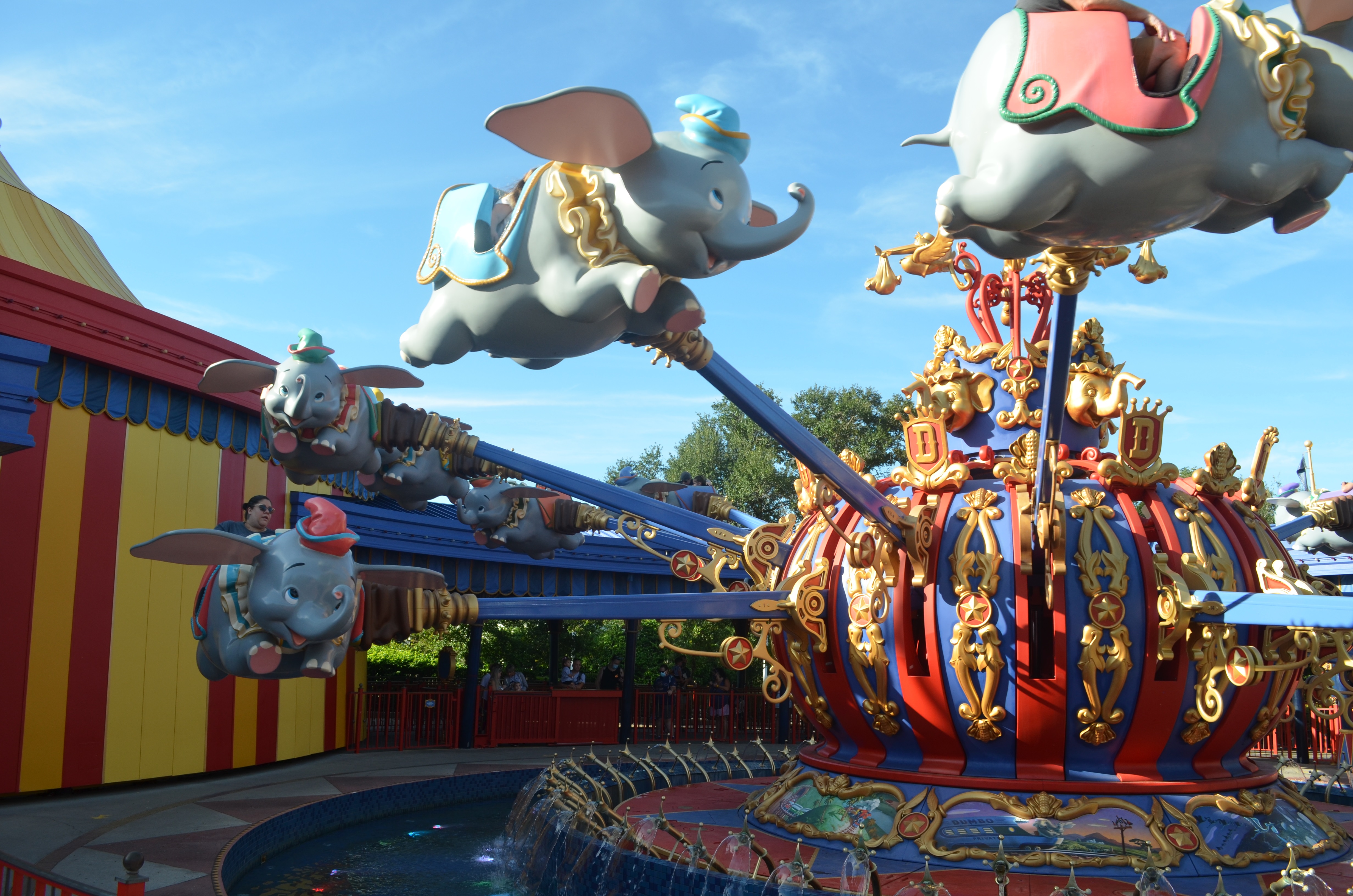 “Dumbo”, el elefantito de orejas grandes, sigue volando en su 80 aniversario