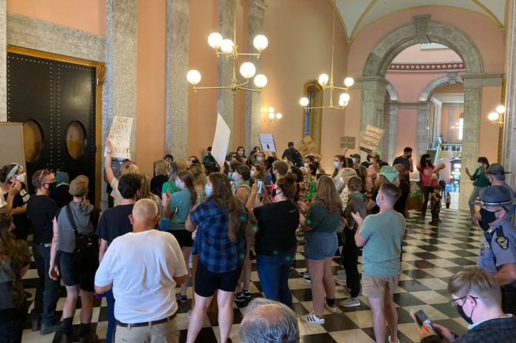 Corte Suprema de Oklahoma bloqueó tres leyes contra el aborto