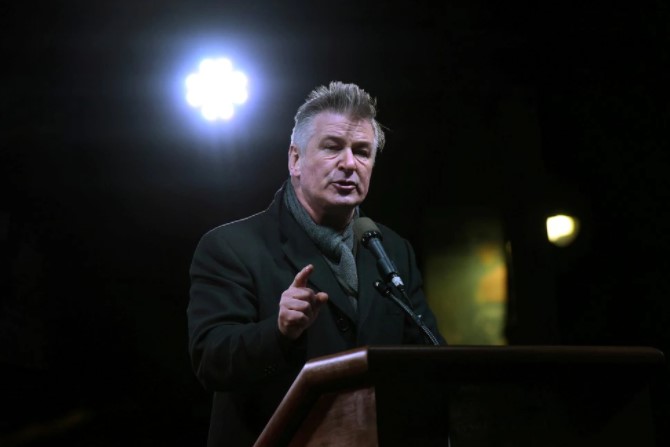 La drástica decisión que tomó Alec Baldwin luego del accidente mortal en el set de “Rust”