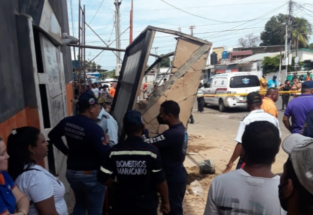 Murió albañil al caerle encima el techo de una ferretería en Zulia