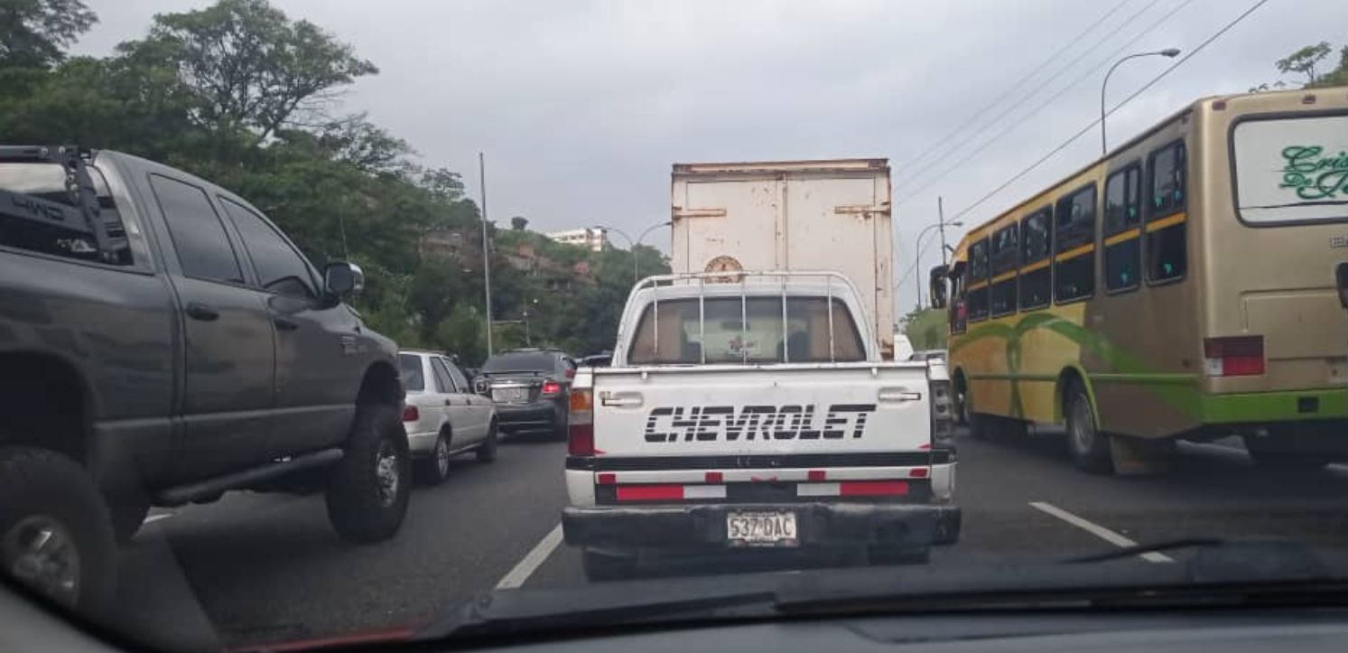 Reinstalan Alcabala en el distribuidor Metropolitano generando “la mega cola” para ingresar a Caracas #5Oct (FOTOS y VIDEOS)