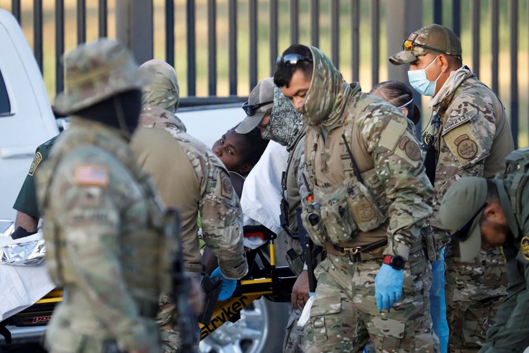 Despidieron a dos agentes de la Patrulla Fronteriza de EEUU por burlarse de los migrantes en redes