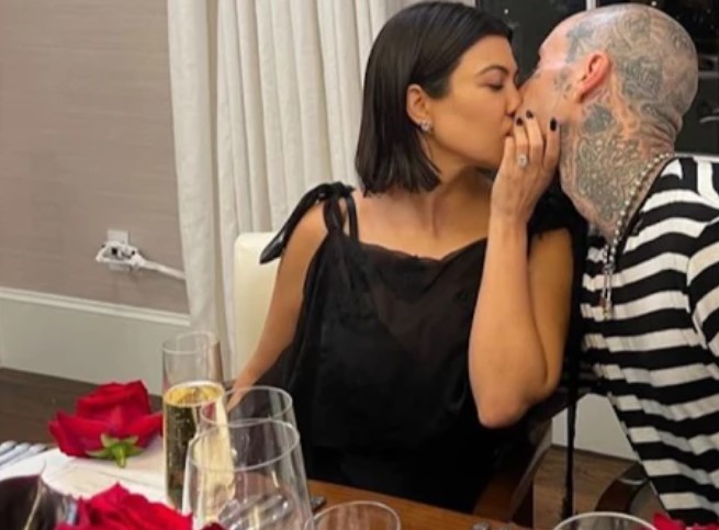 Así fue como Travis Barker diseñó el anillo de compromiso de Kourtney Kardashian