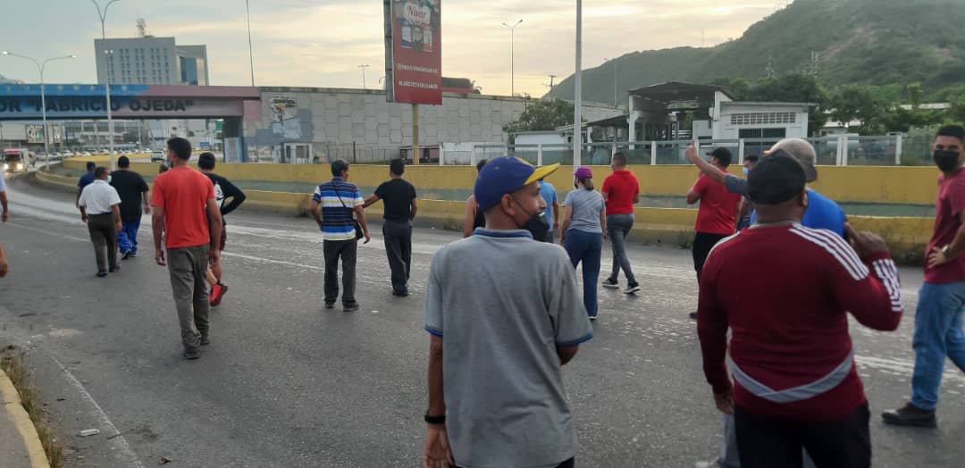 Efectivos antimotín dispersan protestas por combustible en Anzoátegui este #8Oct (VIDEO)