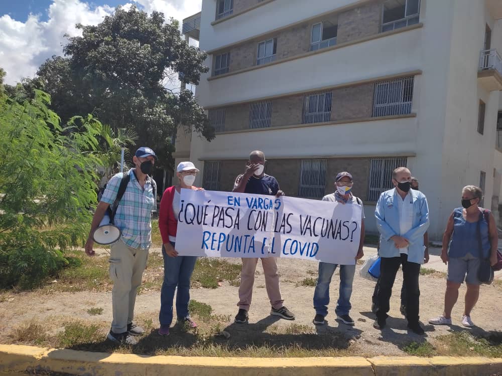 Varguenses sobreviven a la pandemia sin vacunas, sin insumos y sin personal médico (Fotos)