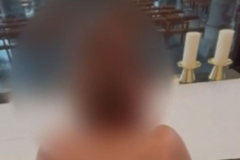 Pareja se grabó teniendo sexo detrás del altar de una iglesia y encendieron la polémica en Bélgica (Fotos)