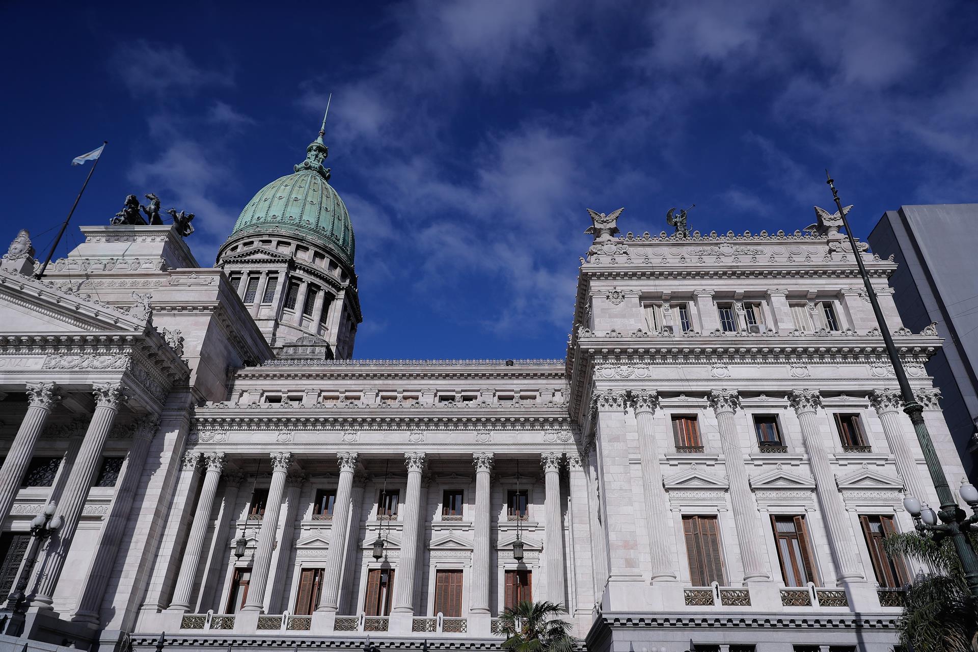 Abren los centros de votación para las elecciones legislativas de Argentina