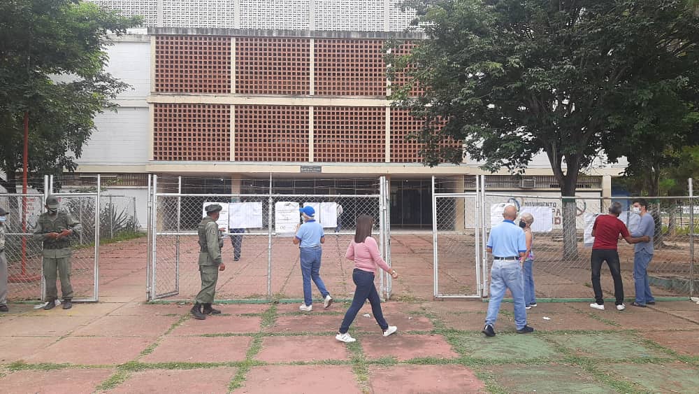 A punta de bolsas Clap, el chavismo movilizó a votantes en El Tigre