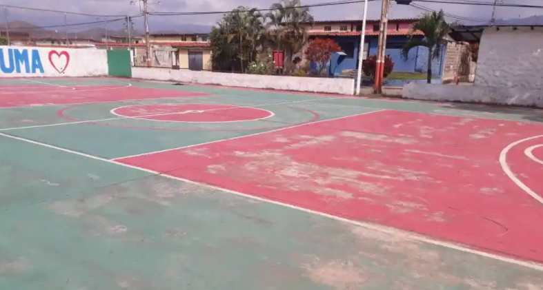 En total abandono se encuentran las canchas deportivas en Bejuma (FOTOS)