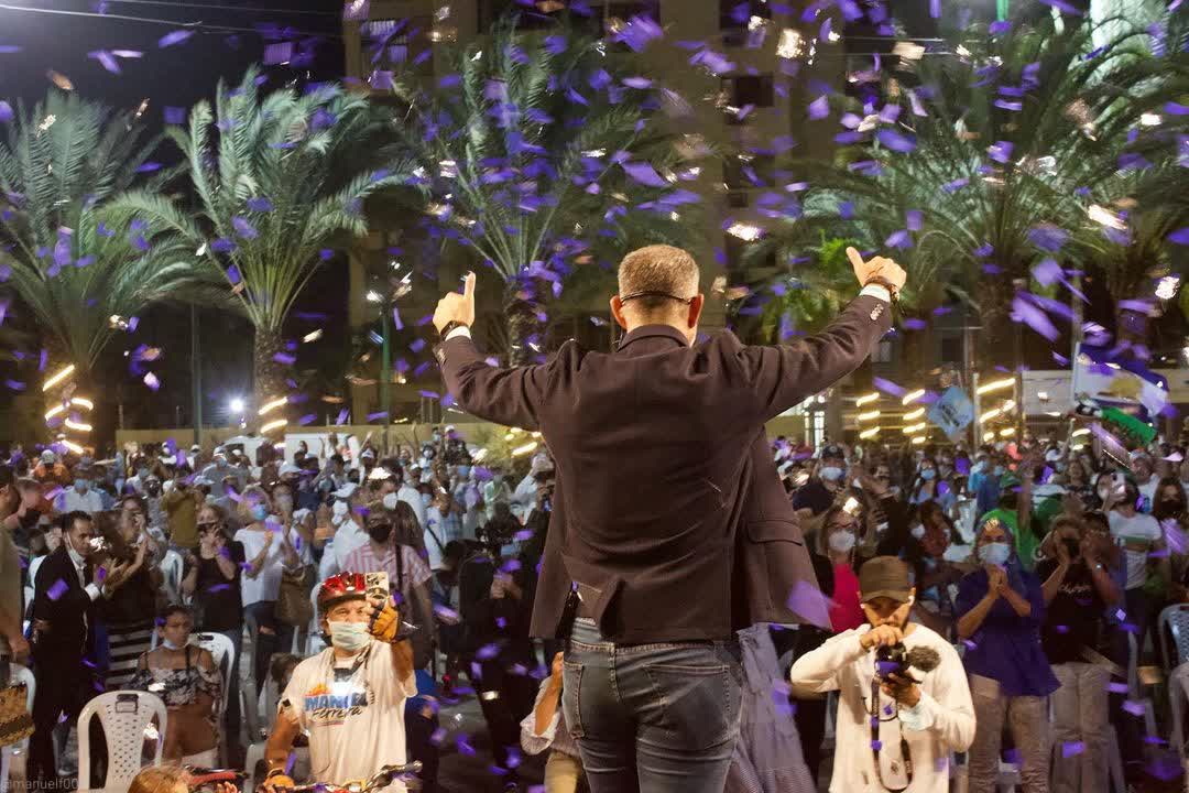 Manuel Ferreira finalizó su campaña para la reelección de la Alcaldía de Lechería en una renovada Plaza Bolívar (FOTOS)