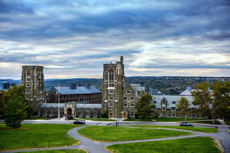 Investigan amenazas de bomba en universidades de EEUU