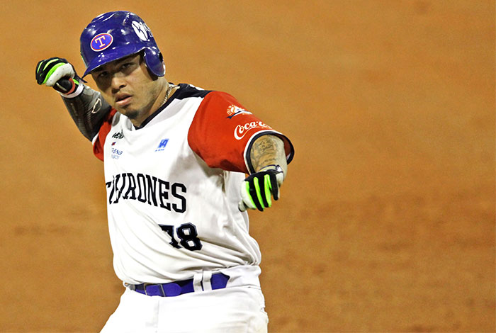 Juan Fernández se llevó el premio del Jugador de la Semana en la Lvbp