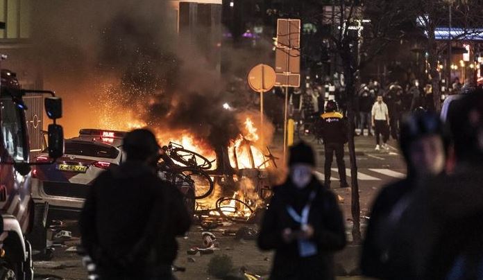 Al menos 19 detenidos tras violentas manifestaciones contra medidas AntiCovid en Holanda