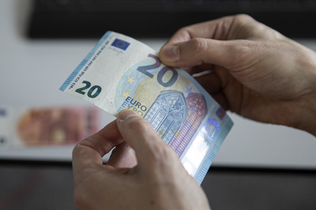 El hombre que creó los billetes de euro augura nuevas polémicas por el cambio de diseño