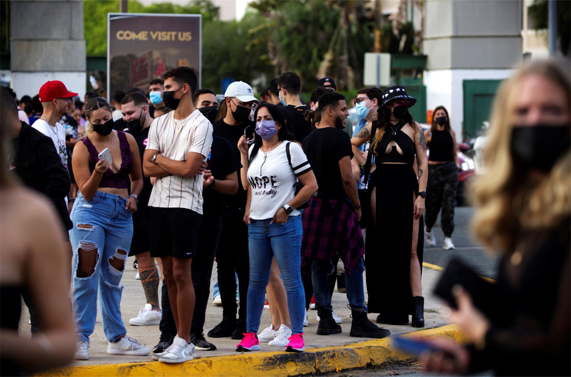 Investigan querellas de fraude por  venta de entradas a concierto de Bad Bunny