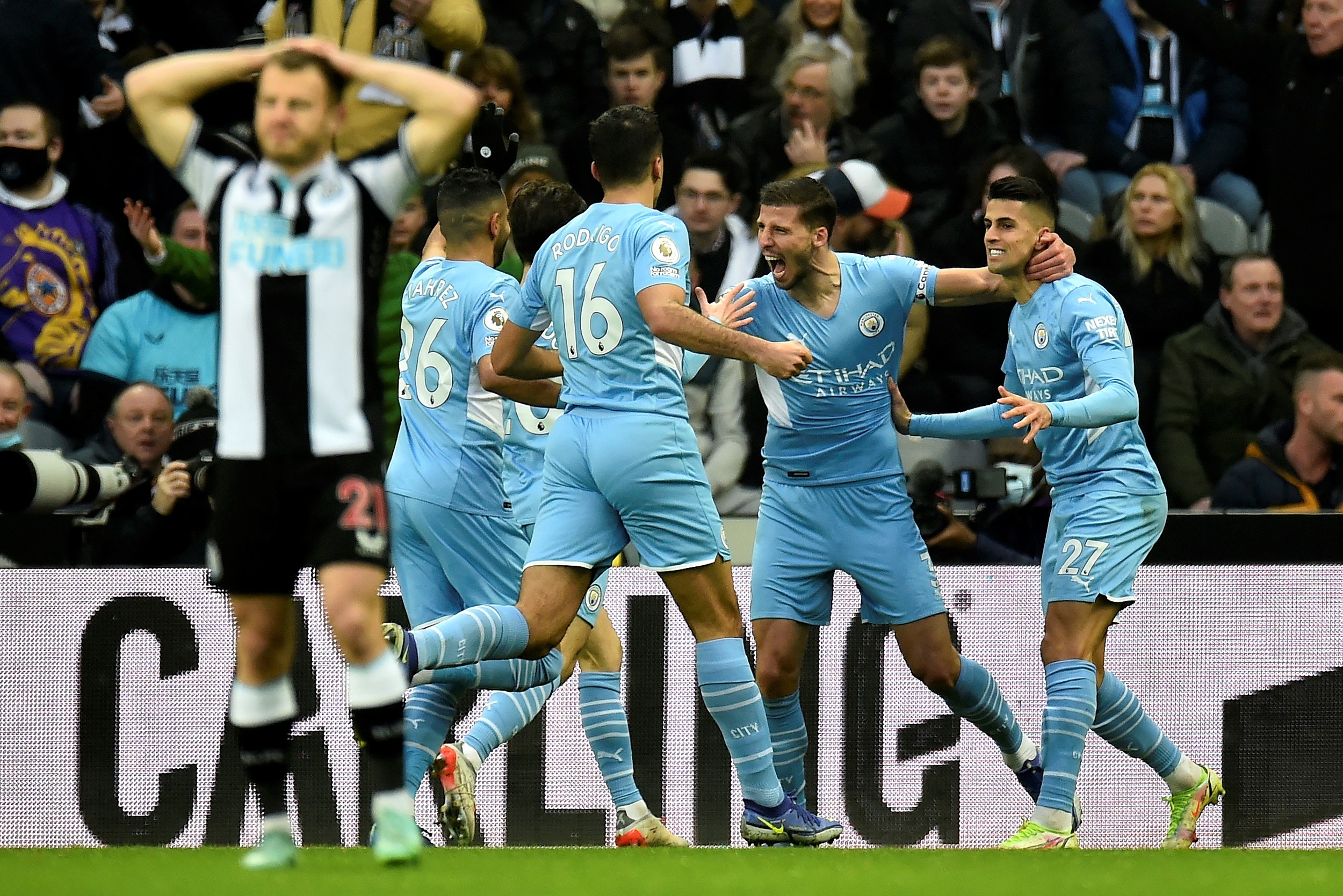 Manchester City consolidó su liderato, en una jornada donde el Chelsea volvió a tropezar